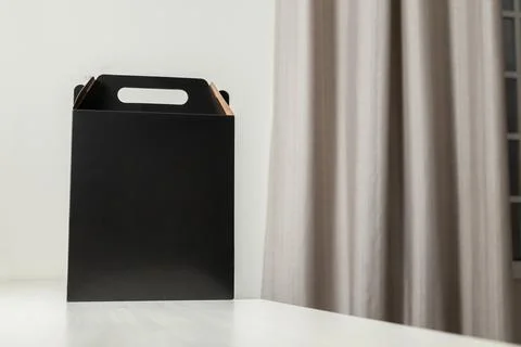 Gift packaging on the wooden table with space for advertising and copy space. Foto stock