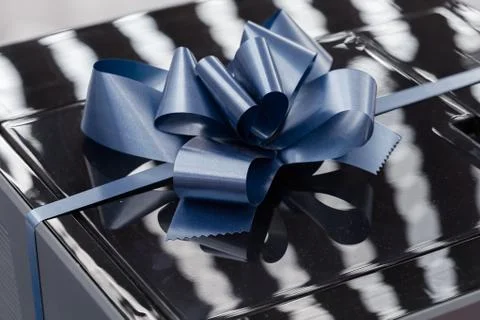 A gift with ribbon Free Stock Photos