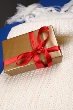 Gift wrapping and warm knitted fabric Stock-Fotos
