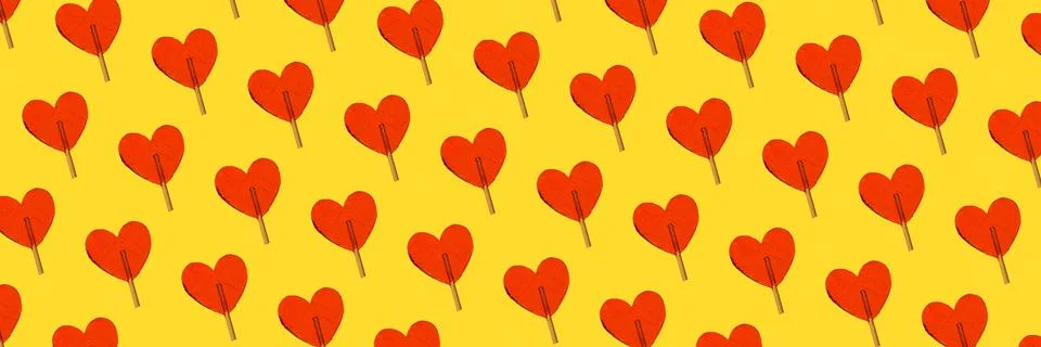 Gift wrapping concept, repeating print with small candy hearts pattern Foto stock