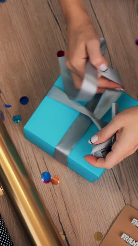 Gifts wrapping close-up. Top view. Designer of gifts and decorations decorates, Stock Footage 323368564