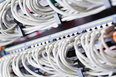 Gigabit network switch and perfect aligned patch cables in datacenter Foto stock