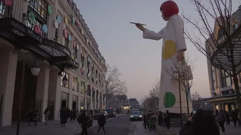 The gigantic Yayoi Kusama in front of the Louis Vuitton headquarters,  facing the Samaritaine 