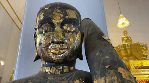 Gilded buddha statue in a buddhist temple, golden buddha in the background Stock Footage 171129005