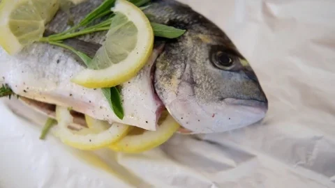 Gilt-head bream filled with lemons and sage 動画素材 77299243