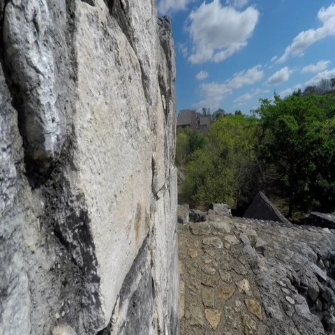 Gimbal shot moving through Ek Balam Mayn Ruins Video stock 69700337
