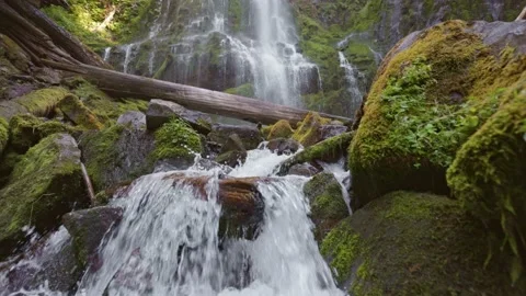Gimbal slow motion shot of Lower Proxy Fall, Oregon, United States. Camera moves Video stock 162815980