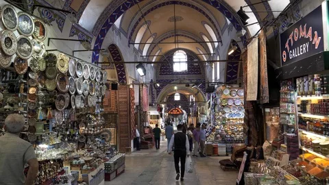 A gimbal steadicam clip walking inside the ancient grand bazaar in istanbul Stock Footage 112692232