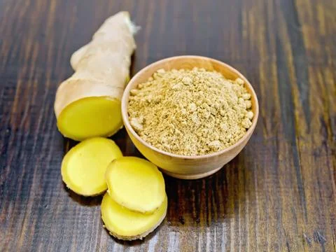 Ginger powder and root sliced Stock Photos