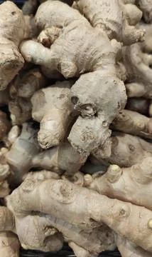 Ginger root and ginger slice. Fresh ginger root and ground ginger spice Foto stock