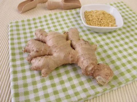 Ginger root and ground ginger Stock Photos