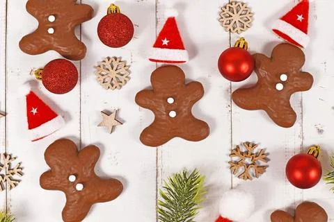 Gingerbread glazed with cocolate in shape of men between Christmas decoration 스톡 사진