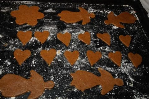 Gingerbread hearts on baking sheet Stock-Fotos