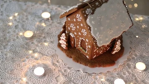 Gingerbread house on the background of lights, decorated with snowflakes 動画素材 70790880