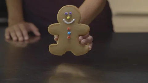 Gingerbread Man On A Counter 스톡 동영상 105331095