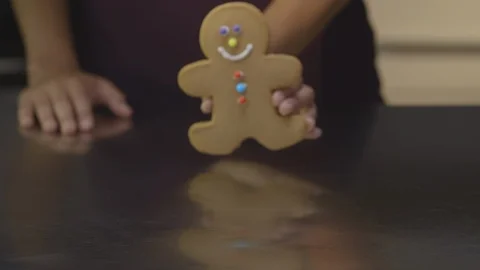 Gingerbread Man On A Counter 動画素材 105331107