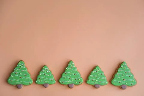 Gingerbread in the shape of a Christmas tree on a colored background with s.. Stock Photos