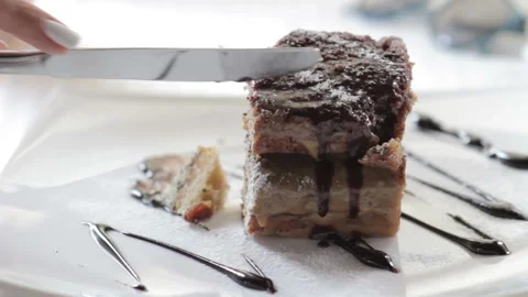 Ginseng eats dessert from a white plate Stock-Footage 119114261