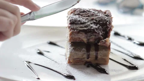 Ginseng eats dessert from a white plate Stock-Footage 119114464