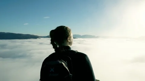 Girl above epic clouds Vídeos de archivo 99540060