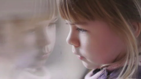 Girl and a reflection Video stock 637800
