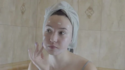 The girl is applying makeup. The camera makes a reflection in the mirror. Stock Footage 95553015