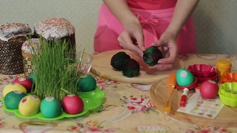 The girl arranges decorated easter eggs Stock Footage 76646593