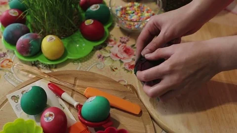 The girl arranges decorated easter eggs Stock Footage 76647032