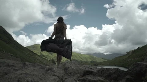 Girl on a background of mountains. Video stock 148498403