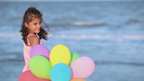 Girl with balloons 스톡 동영상 80686895