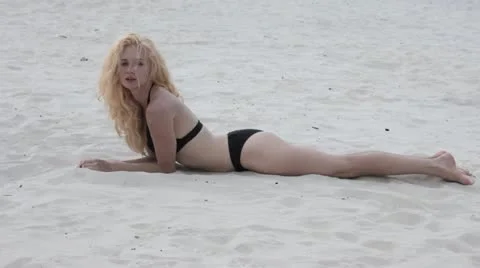 Girl on beach Vidéo 11353847