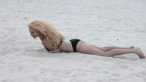 Girl on beach 스톡 동영상 11353863