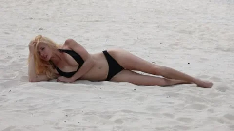 Girl on beach Vidéo 11354121