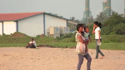 Girl in beach 库存影片 20592329