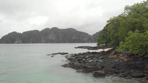 Girl on a beach 库存影片 260408510
