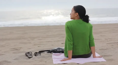 Girl on beach sunset 스톡 동영상 38935657