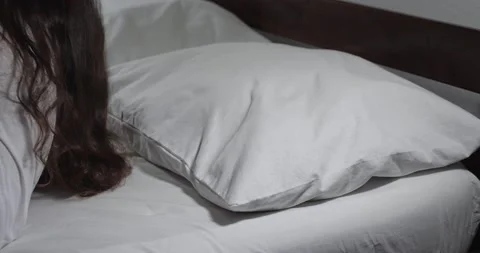 Girl in bed Stockbeeldmateriaal 163412387