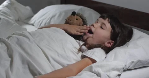 Girl in bed Video stock 163412800