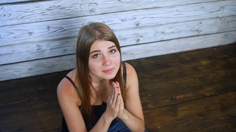 Girl begging saying please praying and has money 스톡 동영상 79736331