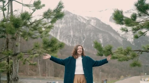 Girl in blue coat posing on camera in mountain in Roza Khutor 스톡 동영상 158694423