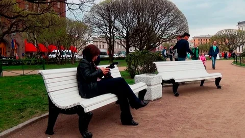 Girl with camera 库存影片 75937120