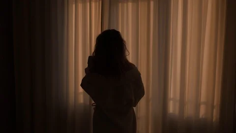 Girl comes to the window 스톡 동영상 106344963