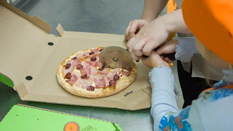 The girl cuts the cooked pizza Stock Footage 142444762