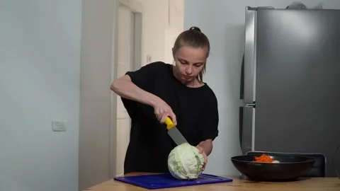 Girl cutting cabbage 스톡 동영상 244480705