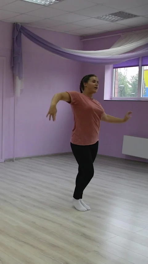 The girl dance instructor shows the elements of the act in front of the mirror. Stock Footage 161596043