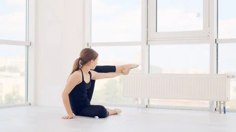 Girl dancer doing stretching Stock Footage 121217301