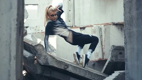 Girl dancer posing on the ruins. Stock Footage 141114891