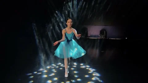 Girl dancing ballet in colored light 库存影片 171817367