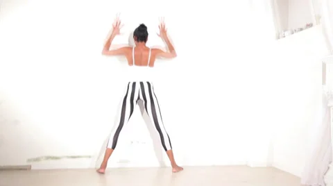 Girl dancing Видео 33486817