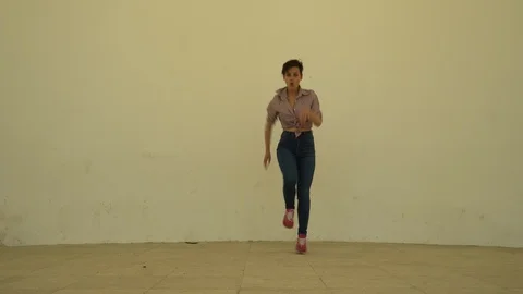 Girl dancing. 動画素材 89666173